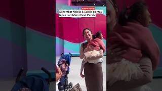 Download lagu Nabila & Sabila Twins don't want to let go of Mami Dewi Persik #viral #trending #vlog #fyp #short... mp3