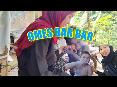 omes-cium-tangan-budak-koceak