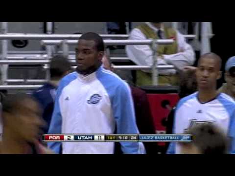 Deron Williams with a between the legs pass to Wesley Matthews (November 28, 2009)