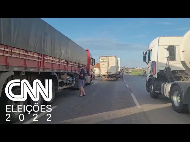 Análise: Manifestações ocorrem em rodovias de 19 estados, de acordo com PRF | CNN PRIME TIME