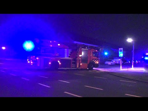 [Sirene gaat niet uit] Brandweer met Spoed naar een Brand aan de Thijssestraat in Zaandam