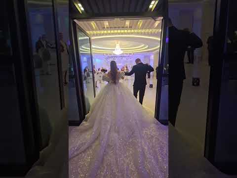 Hyrja ciftit ne lokal 🤍 #dasma #wedding #dasmashqiptare #nusetshqiptare #weddingday #dance #bride
