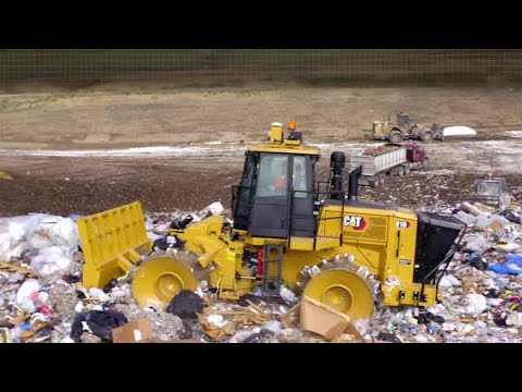 816 – Landfill Compactor – In the Iron with Mark and Travis - Walkaround
