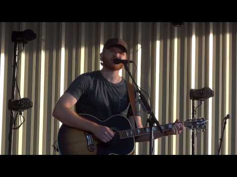 Eric Paslay - She Don't Love You (5/31/14)