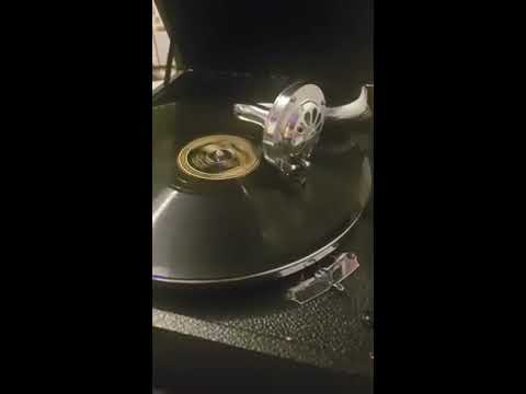 Hmv97b portable gramophone