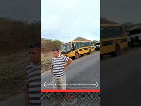 Carreta causa engarrafamento na ladeira que liga à Ararendá-CE, ao município de Poranga