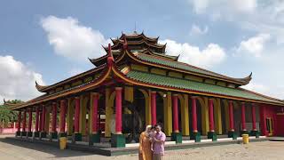 preview picture of video 'BANYUWANGI - Solat di Masjid Cheng Hoo  Berarsitektur Tiongkok Sangat Adem Dan Bersih (200518)'