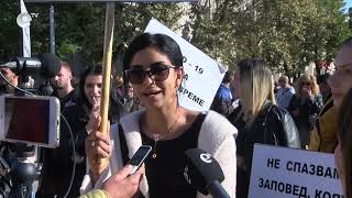 Протестиращи издигнаха стена пред сградата на Областна администрация- Хасково