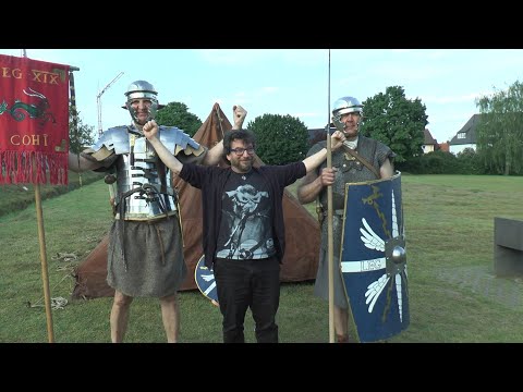 Hennes Bender stellt neuen Asterix Band in Ruhrdeutsch vor.