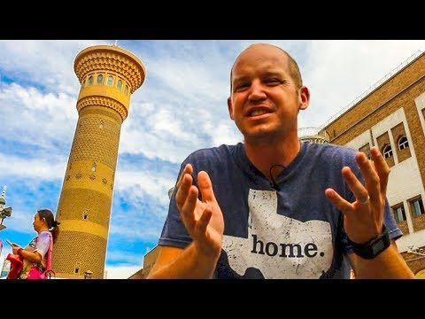 Fazendo uma pausa no Grande Bazar Internacional de Urumqi em Xinjiang, China