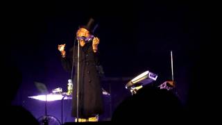 Erykah Badu - 20 Feet Tall (Live) 06-13-2010
