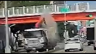 我直接把天橋給拆了