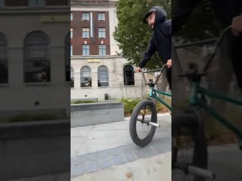 180 feeble in the 0113 #leeds #streetbmx #skate #bmx