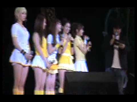 [FANCAM] 110409 Girl's Day NLF, Talk & Twinkle Twinkle @ Lotte World (BBS Music Station)