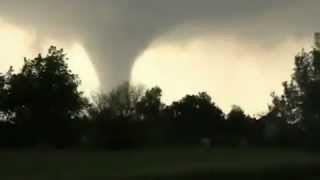 preview picture of video 'Solomon, Kansas Tornado 4-14-2012'