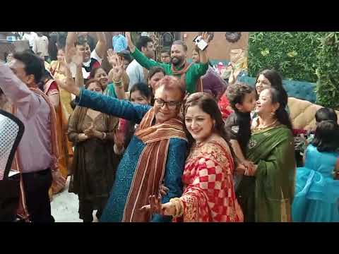 Dheeraj Anand Maiya ka chola hai rang lal