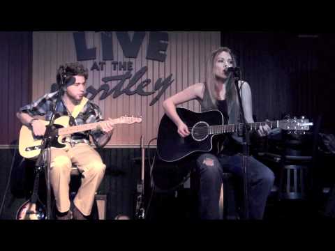 Jenn Kee and Jesse Nestor - Gold Dust Woman (Fleetwood Mac)
