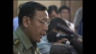 Download lagu The Fall of Suharto, May 1998 [2 of 4] mp3