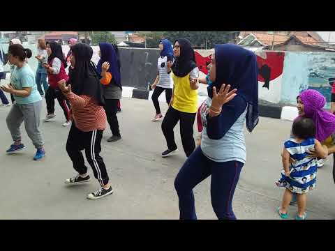 Senam di Gg. ANWAR kampung melayu