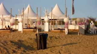 preview picture of video 'Patricia Paay LETTERLIJK gestrand in zand Den Helder bij bruiloft Tessa & Vincent 6 juli 2013'