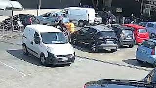 reagisce-al-furto-dello-scooter-trascinato-sull-asfalto-braccio-rotto