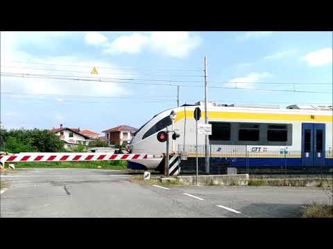 Passaggio a livello a Nole, parte 4. Railway crossing in Nole, part 4. Bahnubergang in Nole, teil 4.