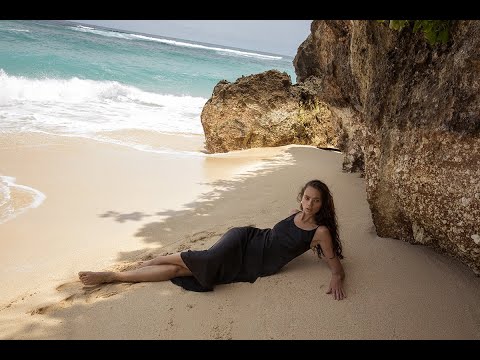 Lookbook 2024 – Black satin slip dress on a Bali paradise beach | Serena Silueta