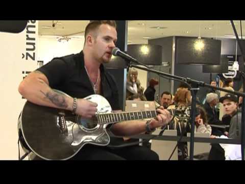 Andris Kivičs (Z-Scars) akustiskā priekšnesumā Fanu reisa sezonas VASARA 2011 atklāšanā