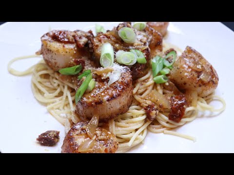 SEARED SCALLOPS WITH BROWN BUTTER & SUN DRIED TOMATO WHITE WINE SAUCE