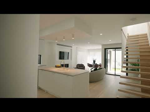 15 Vickers Avenue, Strathmore Heights, VIC 3041, 4房, 3浴, 独立屋