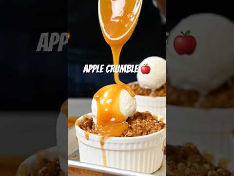 Fall APPLE CRUMBLE recipe with caramel & vanilla ice cream #falldesserts #applecrumble #easyrecipes
