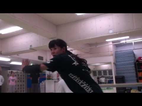 19歳の美少女が男たちをブッ倒しまくる映像