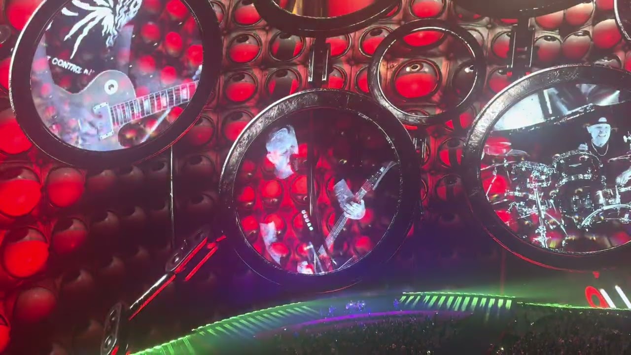 METALLICA SPHERE NIGHT 2 &ldquo;Sanitarium &ldquo; - YouTube