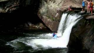 preview picture of video 'Boy dies kayaking over waterfall'