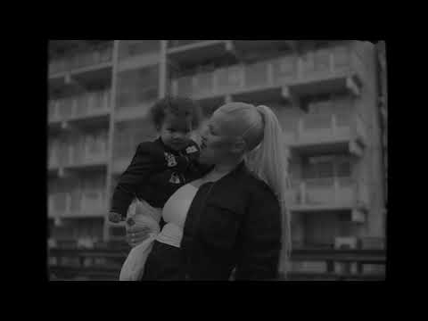 Anne-Fay - WAKA WAKA UMA - A tribute to MOMHOOD