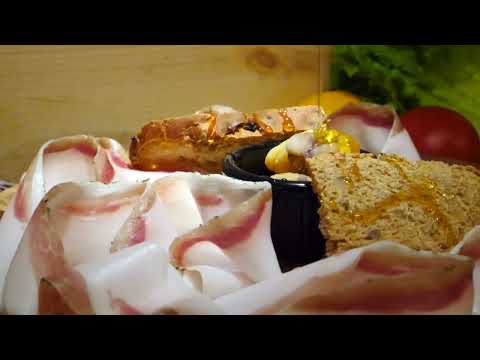 Lardo d'Arnad d.o.p. con castagne sciroppate Alpenzu, pane fichi, noci e miele millefiori