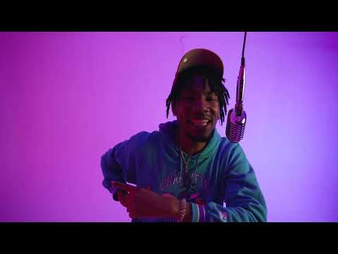 Yumz Awkword - "North Carolina" (Mic Perfomance)