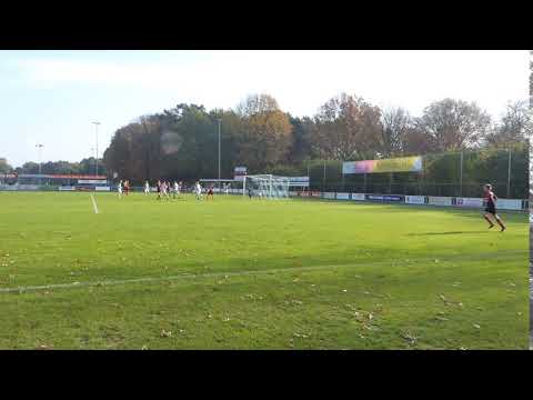 Uit tegen AWC.  Doelpunt Martijn