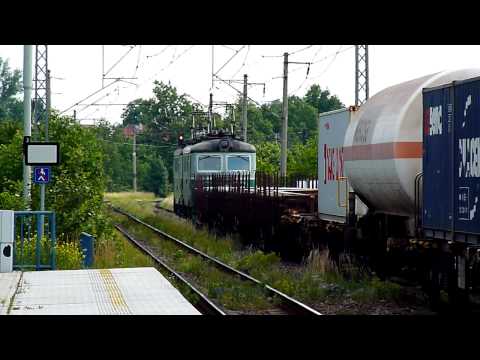 Lokomotiva 123.012 a 123.006 rozjíždí Pn po zastavení před zastávkou Čelákovice - Jiřina