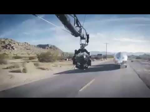 Keanu Reeves. Externas de filmagens do comercial do Super Bowl. Squarespace