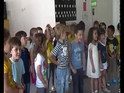 Les girafes de P4 canten l'excursió dels cargols de Pep Puigdemont