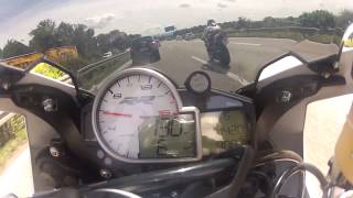 preview picture of video 'Bmw s1000rr top speed vs Cbr 600rr'