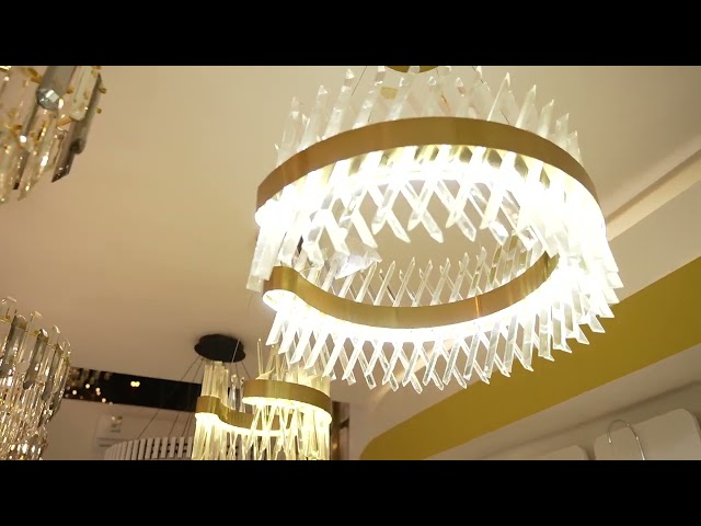 ثريا علاقي كريستال راقية مع حزام ذهبي