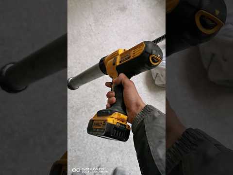 DeWalt DCE580 18v XR Silicone Caulk Gun after 8 years old*it's still workong*