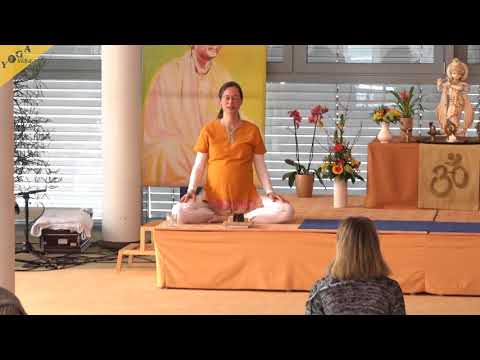 Yogastunde - Spirit und Tiefe im Berufsalltag - mit Kaivalya Schönknecht