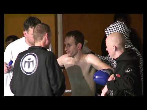 Deadly Debut 1 - Fight 14 - Barry Pickett vs Courtenay Parkes