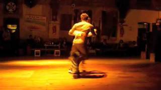 Dominic Bridge & Fausto Carpino bailando Tango en La Catedral (Buenos Aires)