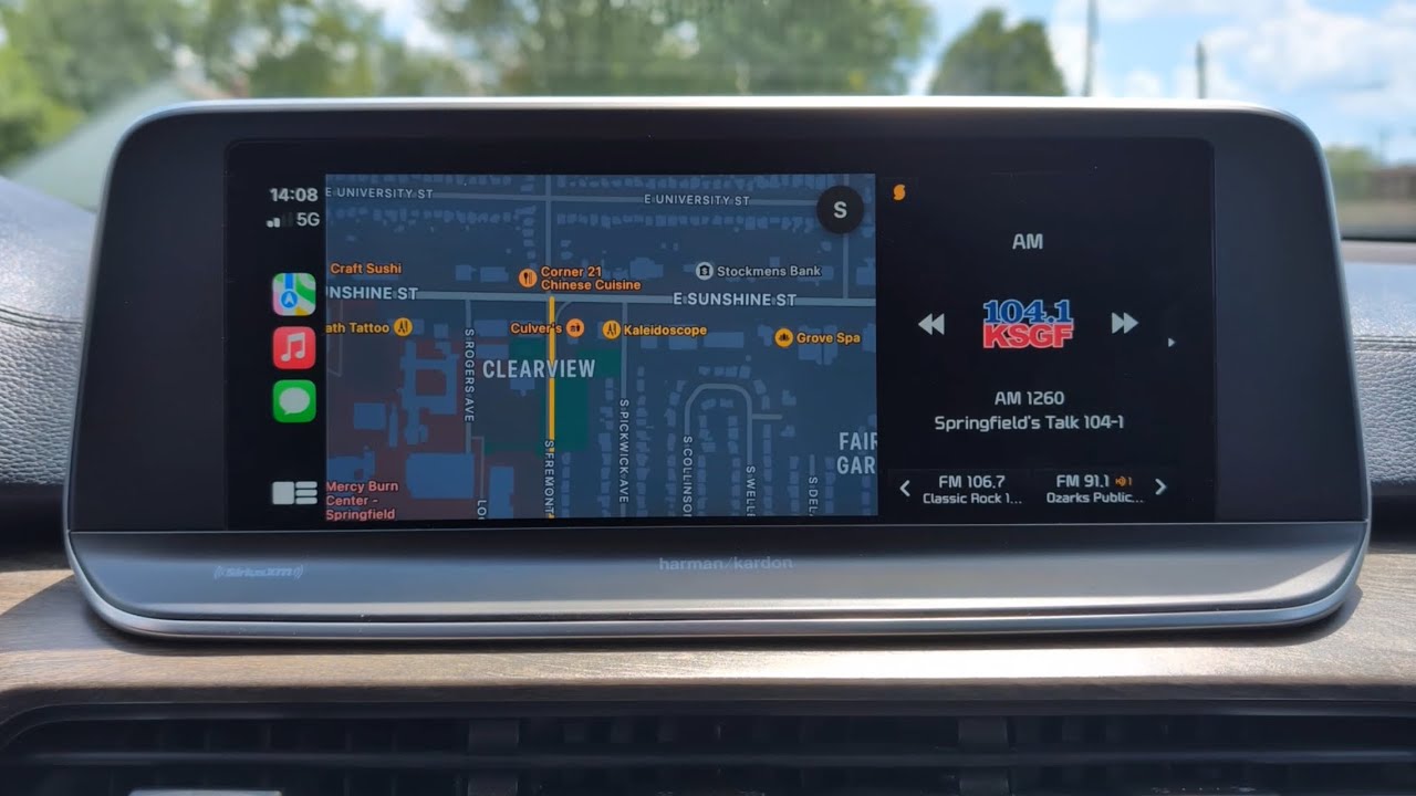 Playing radio with Apple CarPlay/Android Auto