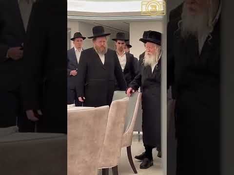כ"ק אדמו"ר מגור שליט"א בכתיבת אותיות אין שטוב פון הנגיד ר' אהרן ציטרין אין ירושלים