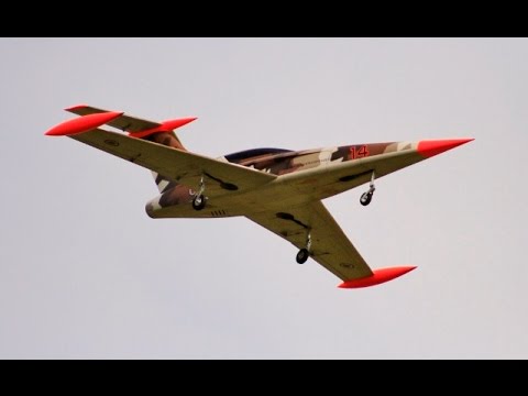 AVIATION DESIGN RC "DIAMOND" NEW PAINT SCHEME - PHIL NOEL PINNACLE AVIATION AT STOW MARIES - 2016